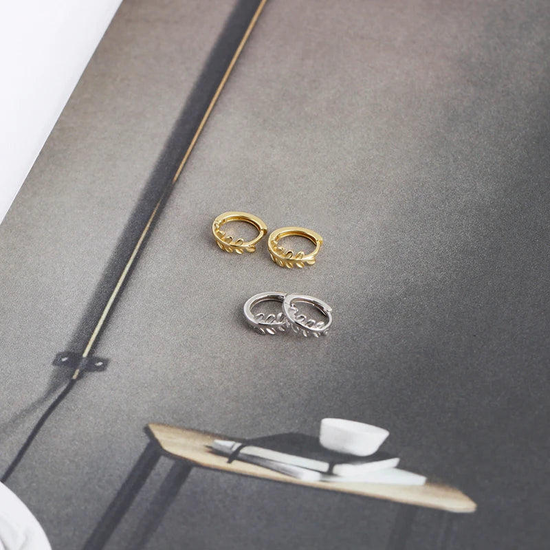 925 Sterling Silver Simple Fashion Leaf Huggies Hoop Earring for Women Classic Charm Plated 18k Gold Jewelry Ear Buckle