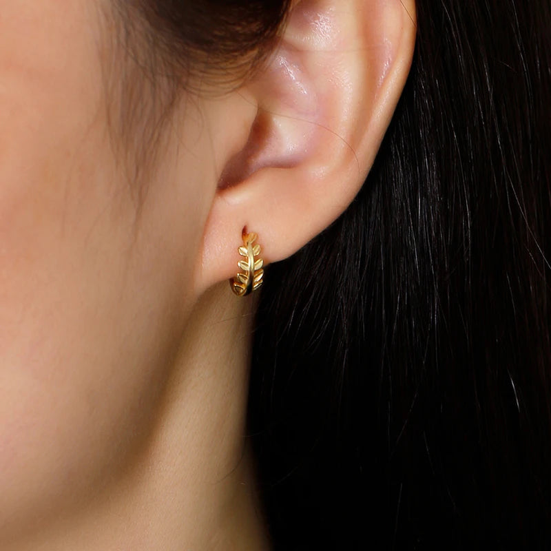 925 Sterling Silver Simple Fashion Leaf Huggies Hoop Earring for Women Classic Charm Plated 18k Gold Jewelry Ear Buckle